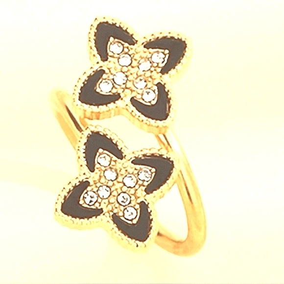 ๐NWOT Designer Inspired Yellow Gold Black Four Clover Ring With Rhinestones ๐ - Picture 2 of 2